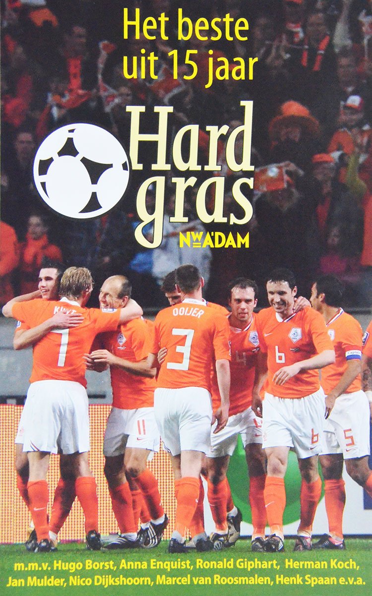 Het Beste Uit 15 Jaar Hard Gras is een verzamelbundel uit 2010 met medewerking van Henk Spaan, Leo Verheul, Gerrit De Jager, Anna Enquist, Luigi Garlando, Khalid Boudou, Jorge Valdano, Herman Koch, Michel Van Egmond, Hugo Borst, Theun De WInter, Nico Dijkshoorn, J.J. Voskuil, Ronald Giphart, Marcel Van Roosmalen, Blake Morrison, Arthur Van Den Boogaard, Bram De Graaf, Janneke Van Der Horst, Simon Kuper, P.F. Thomese, Zeger Van Herwaarden, Jan Mulder, Mohamed Mrabet