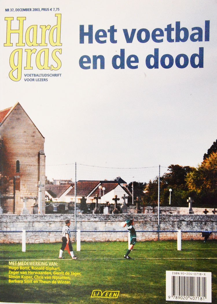 Hard Gras, Nr 37, December 2003 is een literair voetbaltijdschrift met mederwerking van Hugo Borst, Chris Van Nijnatten, Zeger Van Herwaarden, Barbara Smit, Ronald Giphart, Simon Kuper, Theun De Winter en Gerrit De Jager