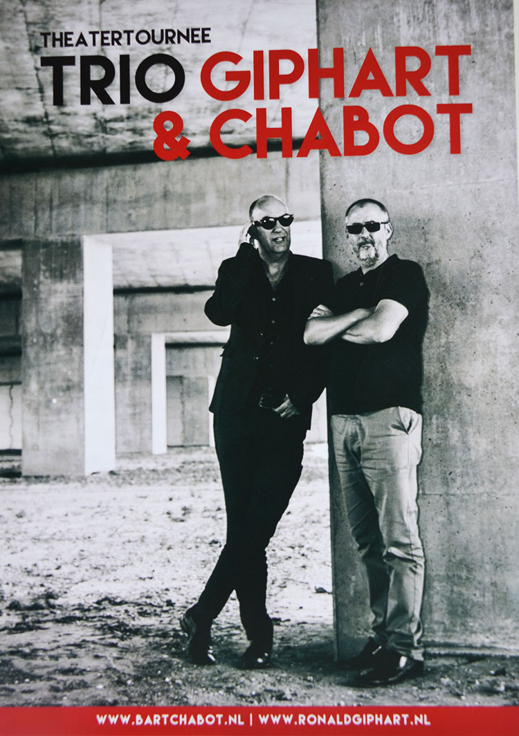 Flyer van de Theatertournee van Ronald Giphart en Bart Chabot 2015 Trio Giphart & Chabot