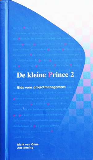 Voorafgaand aan de hoofdstukken is het sprookje 'The New Prince in Town' opgenomen, dat romanschrijver Ronald Giphart schreef, met behulp van Gérard van Kalmthout.